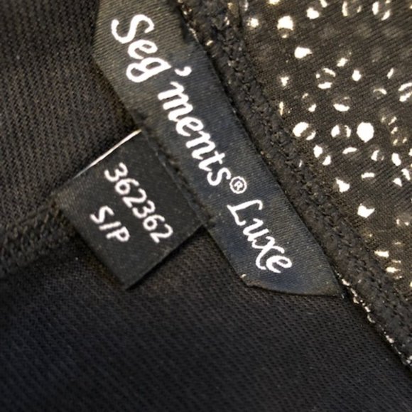 LIKE NEW Skirt/ Skort (Size Small) - Picture 2 of 2